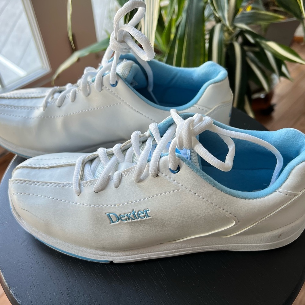 Ladies Bowling Shoes - Picture 2 of 6